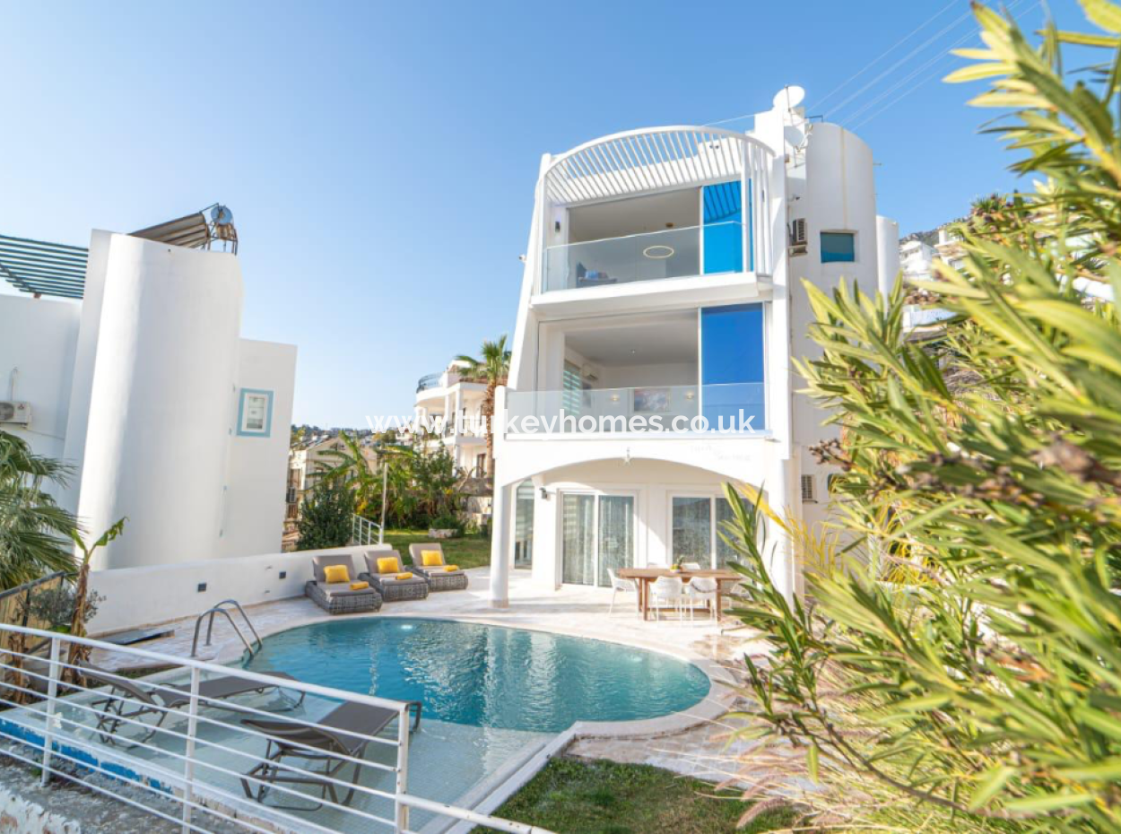 Triplex-Villa Mit Blick Auf Das Meer Und Die Prinzeninseln Freistehender Pool In Kalkan, Kaş