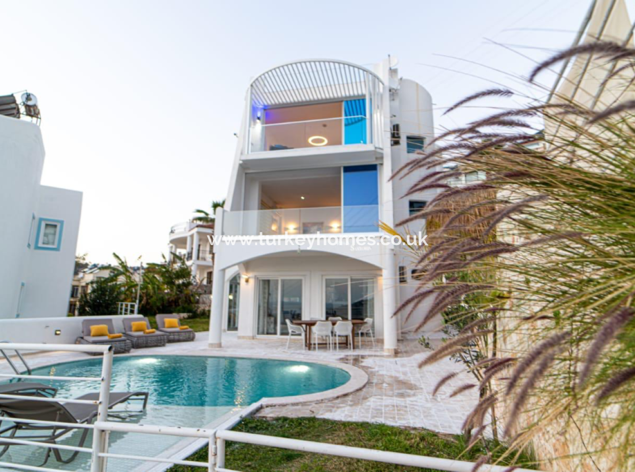 Triplex-Villa Mit Blick Auf Das Meer Und Die Prinzeninseln Freistehender Pool In Kalkan, Kaş